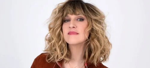 Daphné Burki topless pour la première de sa nouvelle émission sur...