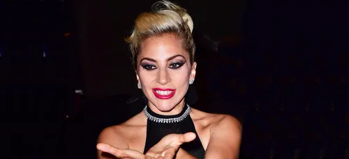 Pour s'excuser, Lady Gaga fait livrer des pizzas à ses fans ! (Photos)