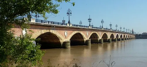 Bordeaux : premier bilan encourageant après la fermeture du pont de...