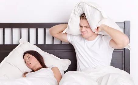 Qui des hommes ou des femmes ronflent le plus ?