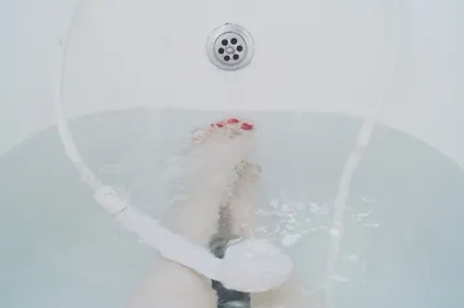 Prendre un bain chaud brûle autant de calories qu’un jogging !