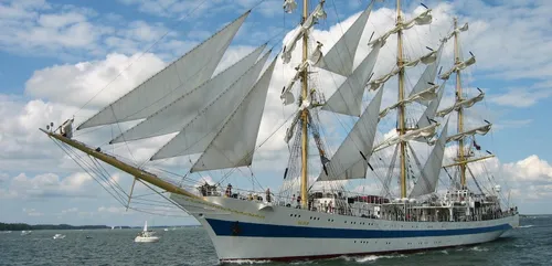Le voilier Mir fait escale à Bordeaux