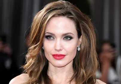 Angelina Jolie : une fan subit près de 50 opérations pour lui...