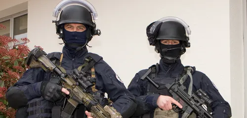 À Auros, un homme retranché tire et blesse deux gendarmes