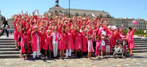 Bordeaux : les blouses roses en action