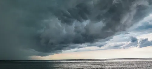 Tempête Carmen : Plus de 20 000 foyers privés d’électricité en...
