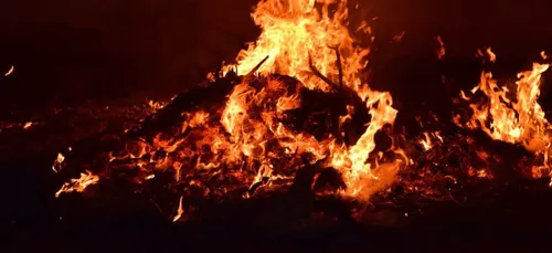 Nouvel an à Bordeaux : des voitures et poubelles incendiées