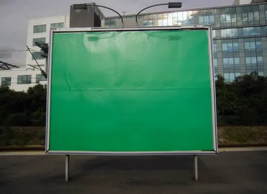 Trop de pubs à Bordeaux : trois associations menacent de saisir...