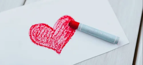 Des messages d’amour sur les panneaux de la ville de Sarlat !