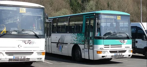 Dordogne : une petite fille oubliée plusieurs heures dans un car...