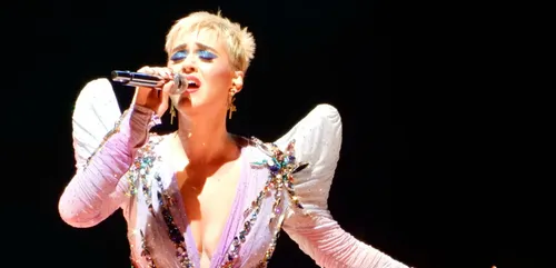 Katy Perry accusée d'agression sexuelle (vidéo)