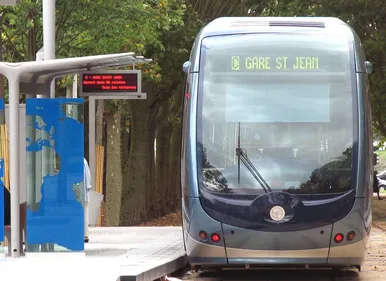 Bordeaux : un nouvel accident entre un tram et une voiture
