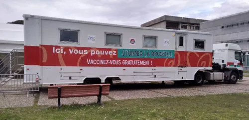 Pessac : le « vaccine truck » en place sur le campus