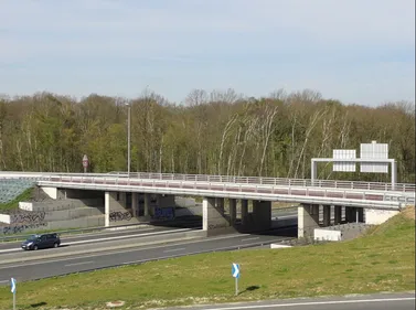 A10 : une femme se jette de 4 mètres et s'en sort