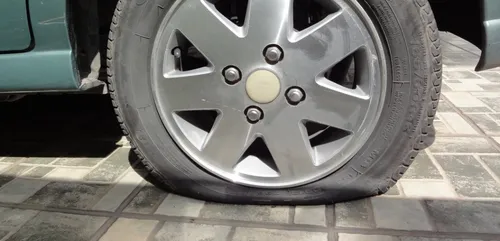 Bordeaux : le « serial creveur de pneus » devant la justice...