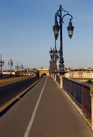 Bordeaux : franchir le pont de Pierre pourrait nous coûter cher