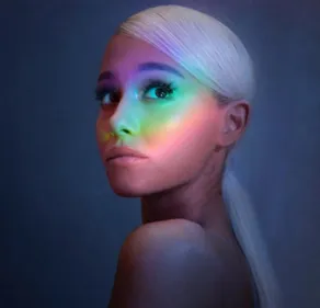 Ariana Grande recouvre son tatouage « Pete » d'une façon...