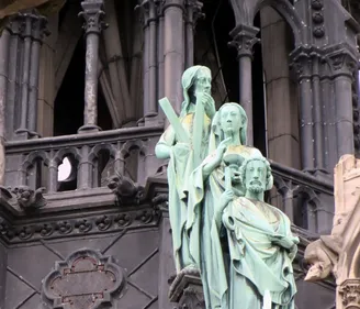 Seize statues de Notre-Dame retirées quelques jours avant...