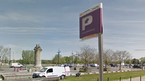 300 voitures détruites dans l'incendie du parking des Salinières à...