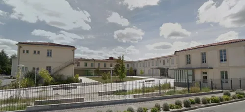 Blanquefort : mobilisation devant le lycée agricole contre la loi...