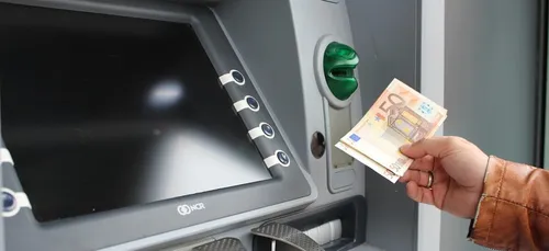 Bordeaux : billets dérobés dans un distributeur automatique, un...
