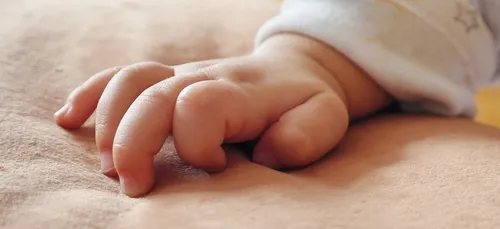 Dordogne : un père jugé pour avoir suspendu son bébé à la fenêtre