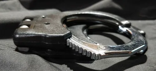 Dordogne : enceinte, elle séquestre et roue de coups une jeune femme