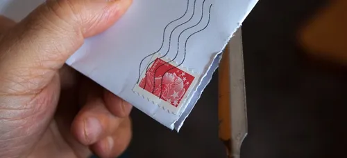 Sud Gironde : des centaines de lettres retrouvées dans un fossé