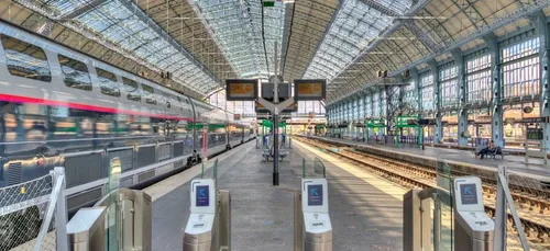 Des voyageurs restent bloqués toute la nuit dans un train sans...