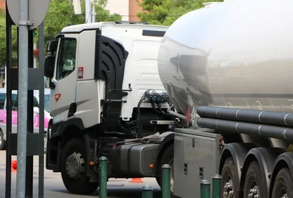 Bassens : des manifestants bloquent le dépôt pétrolier