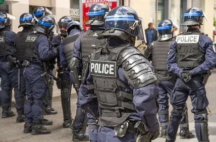 Bordeaux : le policier qui aurait gravement blessé un manifestant...