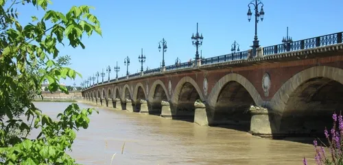 Bordeaux : le Pont de Pierre fermera pour travaux