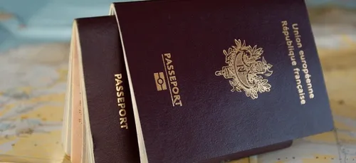 Bordeaux : cinq mois pour obtenir un passeport, il attaque l’État...