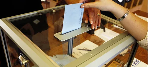 Municipales à Bordeaux : quatre candidats qualifiés pour le second...