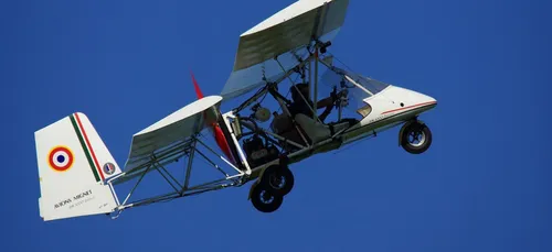 Gironde : il perd le contrôle de son ULM et termine dans un jardin