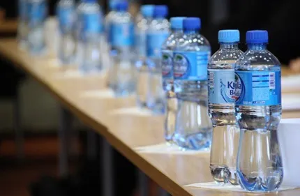 Bordeaux : une collecte d'eau pour les personnes à la rue