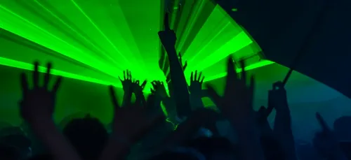 Villenave d'Ornon : une rave party réunit 1 000 fêtards en plein Covid