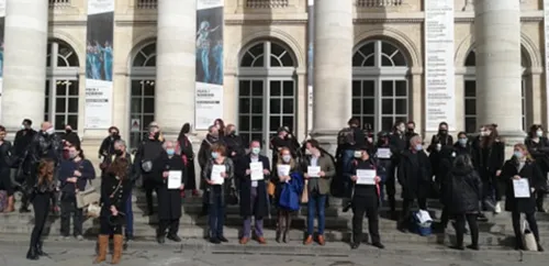 "Je suis la culture" : les intermittents du spectacle lancent un...