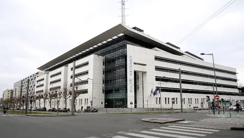Les états généraux des migrations de Bordeaux manifestent devant le...