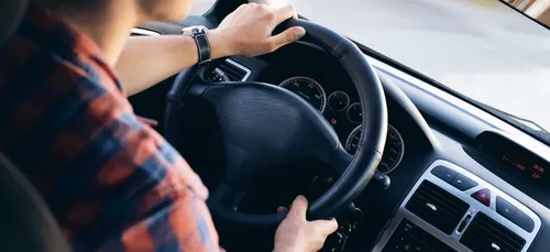 Un moniteur d’auto-école en grève de la faim en Gironde
