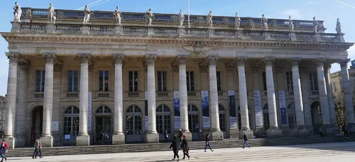 Bordeaux: incidents lors de l'évacuation du Grand-Théâtre occupé