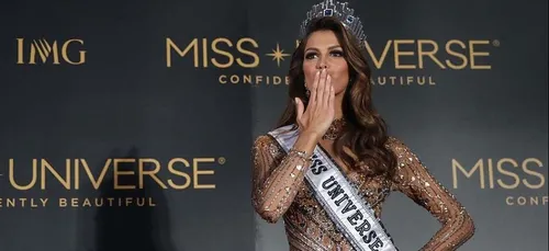 Iris Mittenaere (Miss Univers) tente le blond platine sur Instagram...