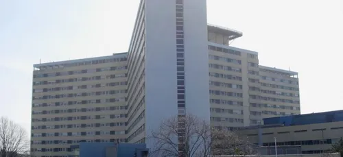 Deux hommes percutés par une voiture dans un état grave