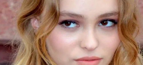 Lily-Rose Depp topless et diablement sexy pour "Vogue" (photo)
