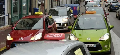 Les auto-écoles manifestent