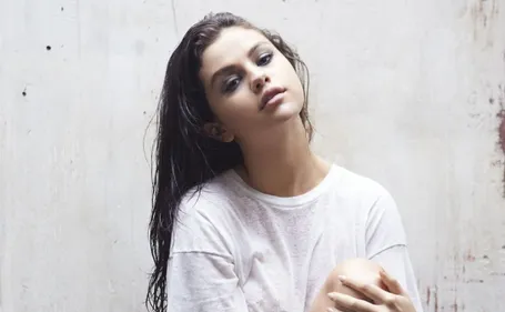 Quand Selena Gomez se fait passer pour une serveuse dans un...