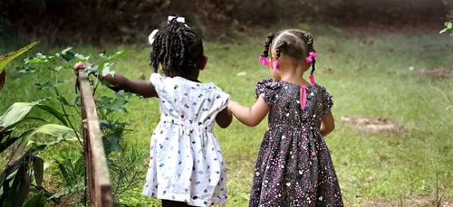 La réaction bouleversante d'une fillette qui apprend qu’elle va...