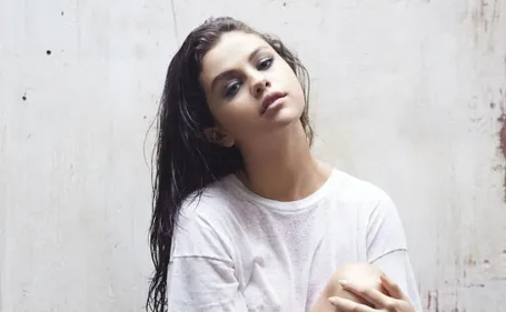 Selena Gomez se déchaîne comme jamais dans une vidéo hilarante pour...