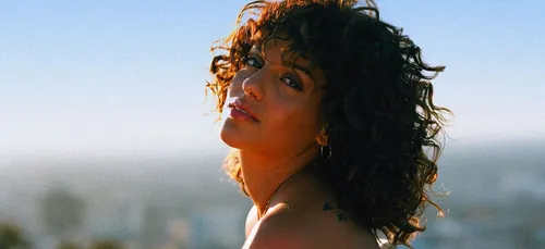 Tal dévoile des images de son enfance dans le clip « ADN » (Vidéo)