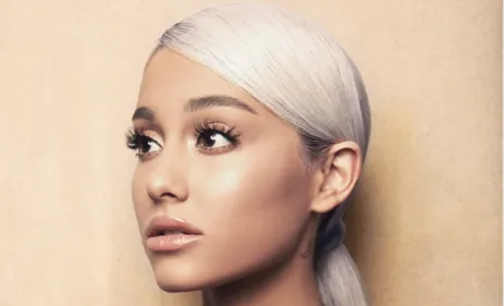 Ariana Grande exprime son immense douleur dans une série de tweets...